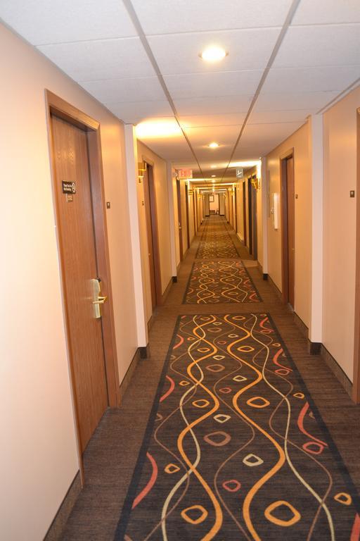 Sky Lodge Inn & Suites - Delavan Extérieur photo