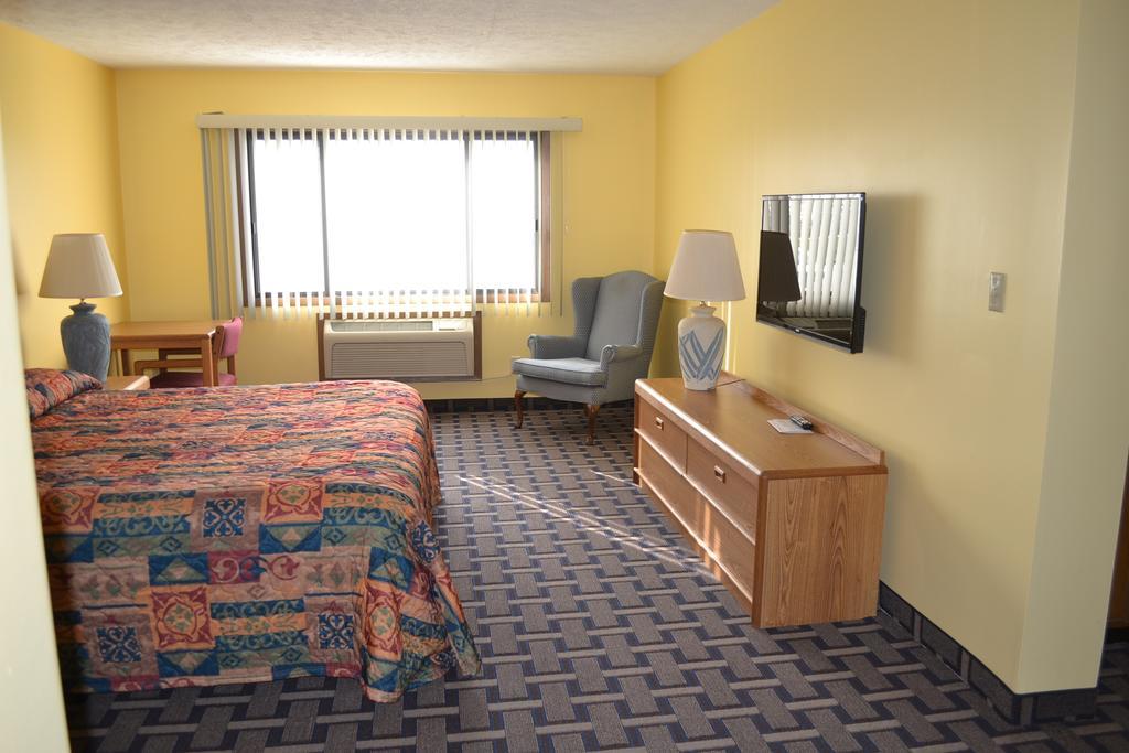 Sky Lodge Inn & Suites - Delavan Extérieur photo