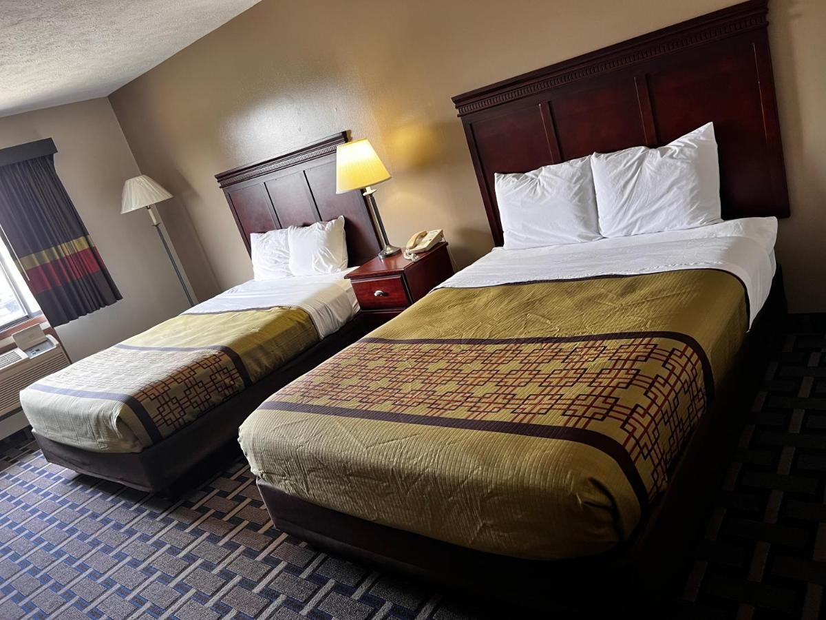 Sky Lodge Inn & Suites - Delavan Extérieur photo