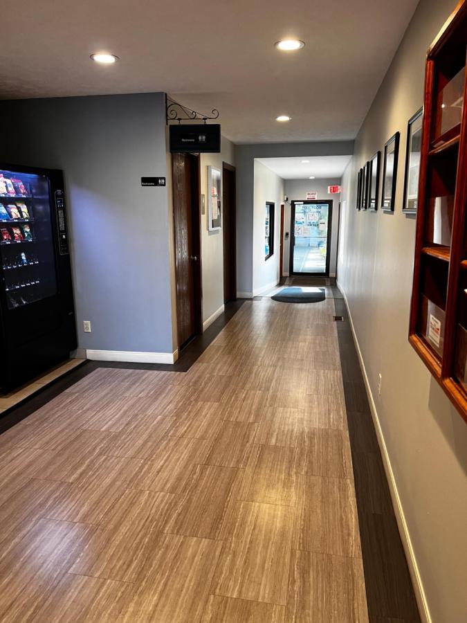 Sky Lodge Inn & Suites - Delavan Extérieur photo