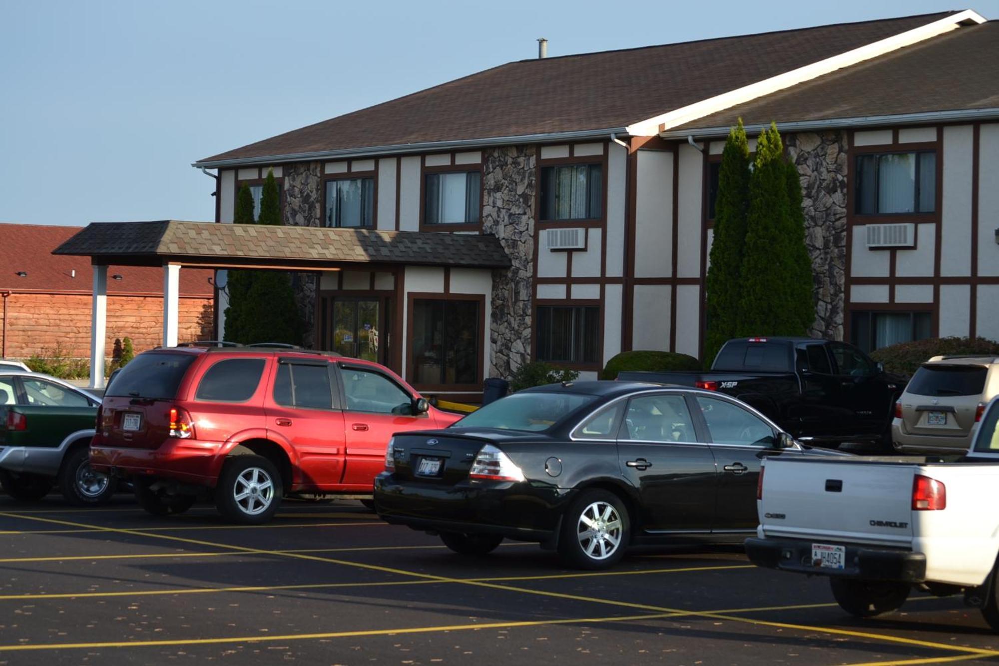 Sky Lodge Inn & Suites - Delavan Extérieur photo