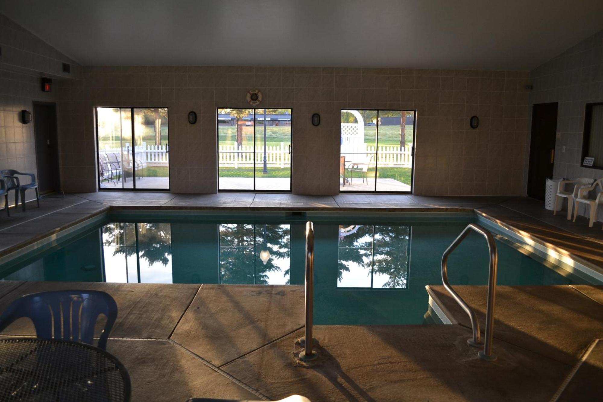 Sky Lodge Inn & Suites - Delavan Extérieur photo