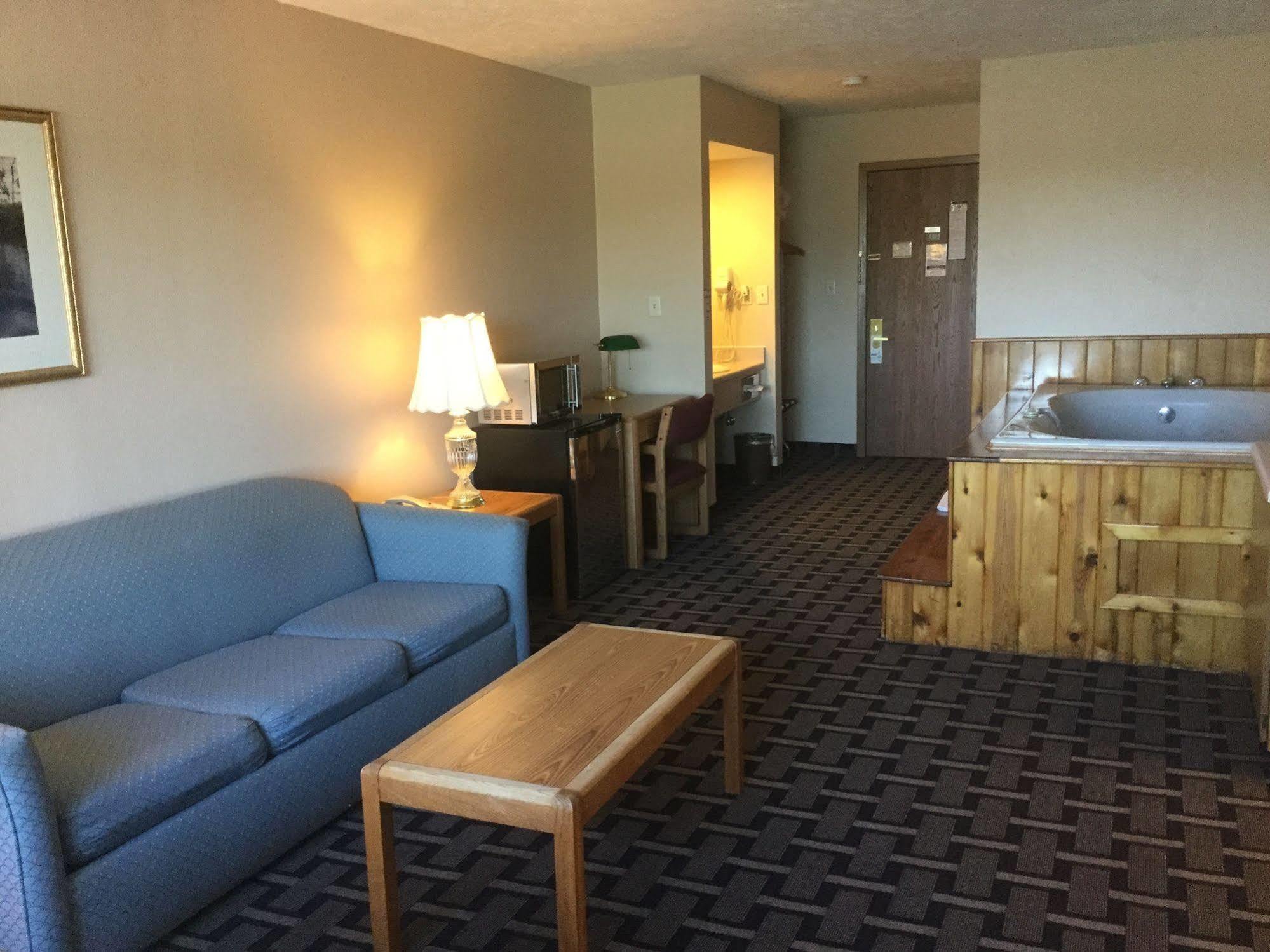 Sky Lodge Inn & Suites - Delavan Extérieur photo