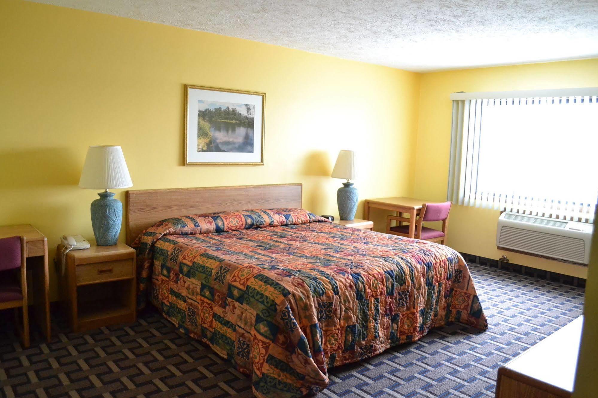Sky Lodge Inn & Suites - Delavan Extérieur photo