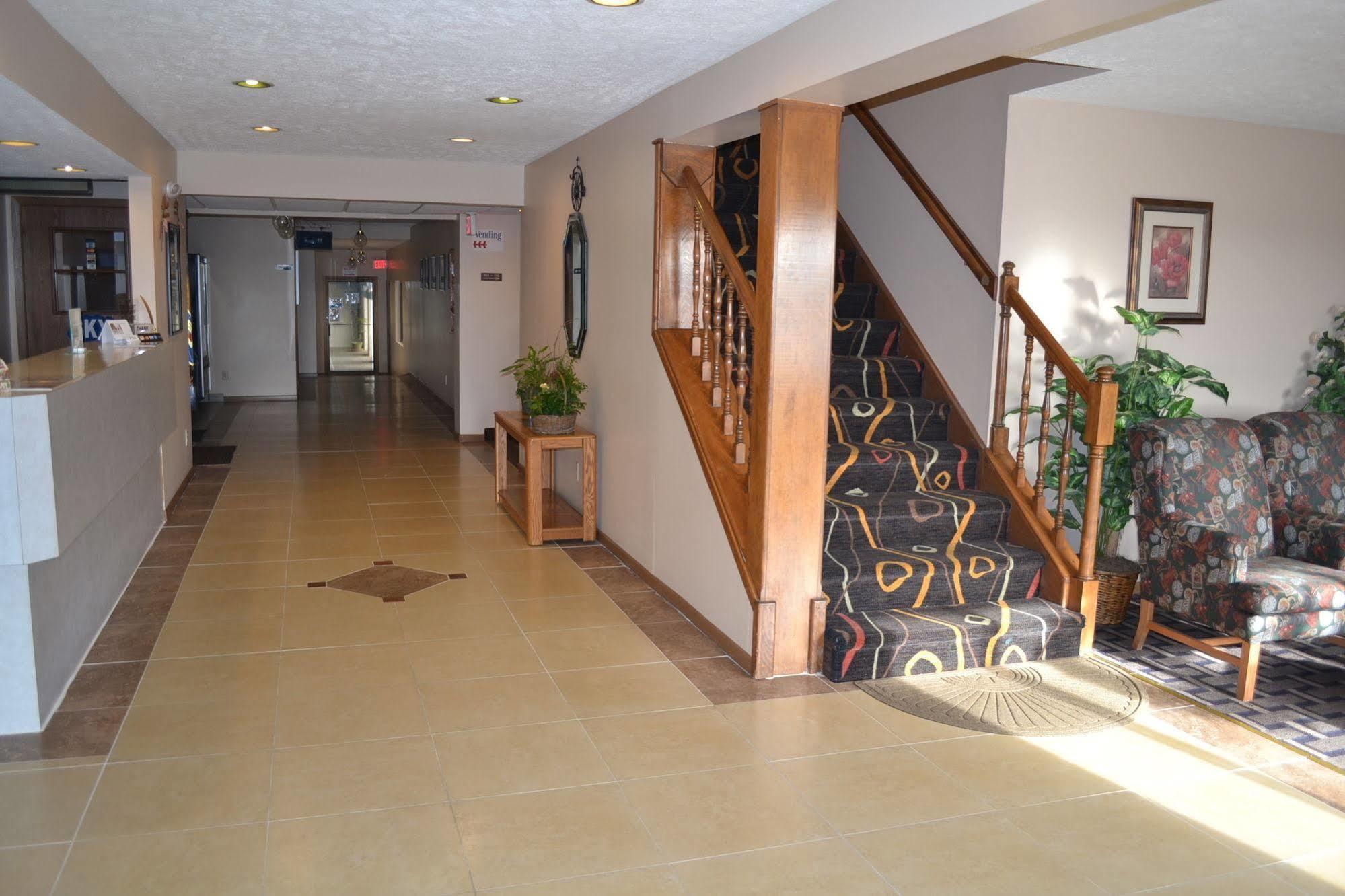 Sky Lodge Inn & Suites - Delavan Extérieur photo