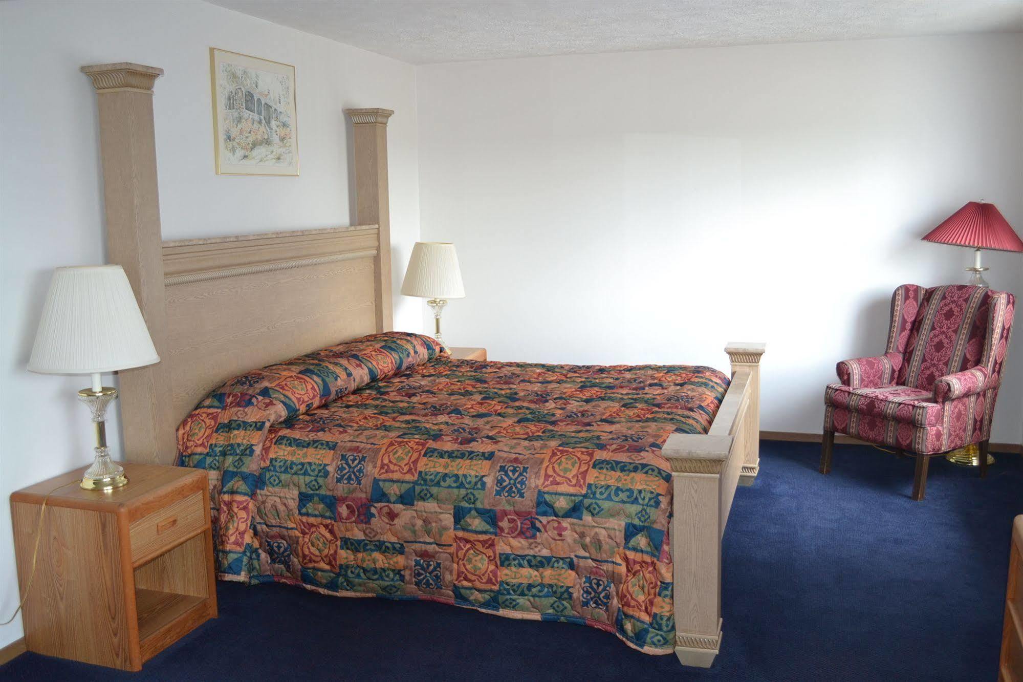 Sky Lodge Inn & Suites - Delavan Extérieur photo