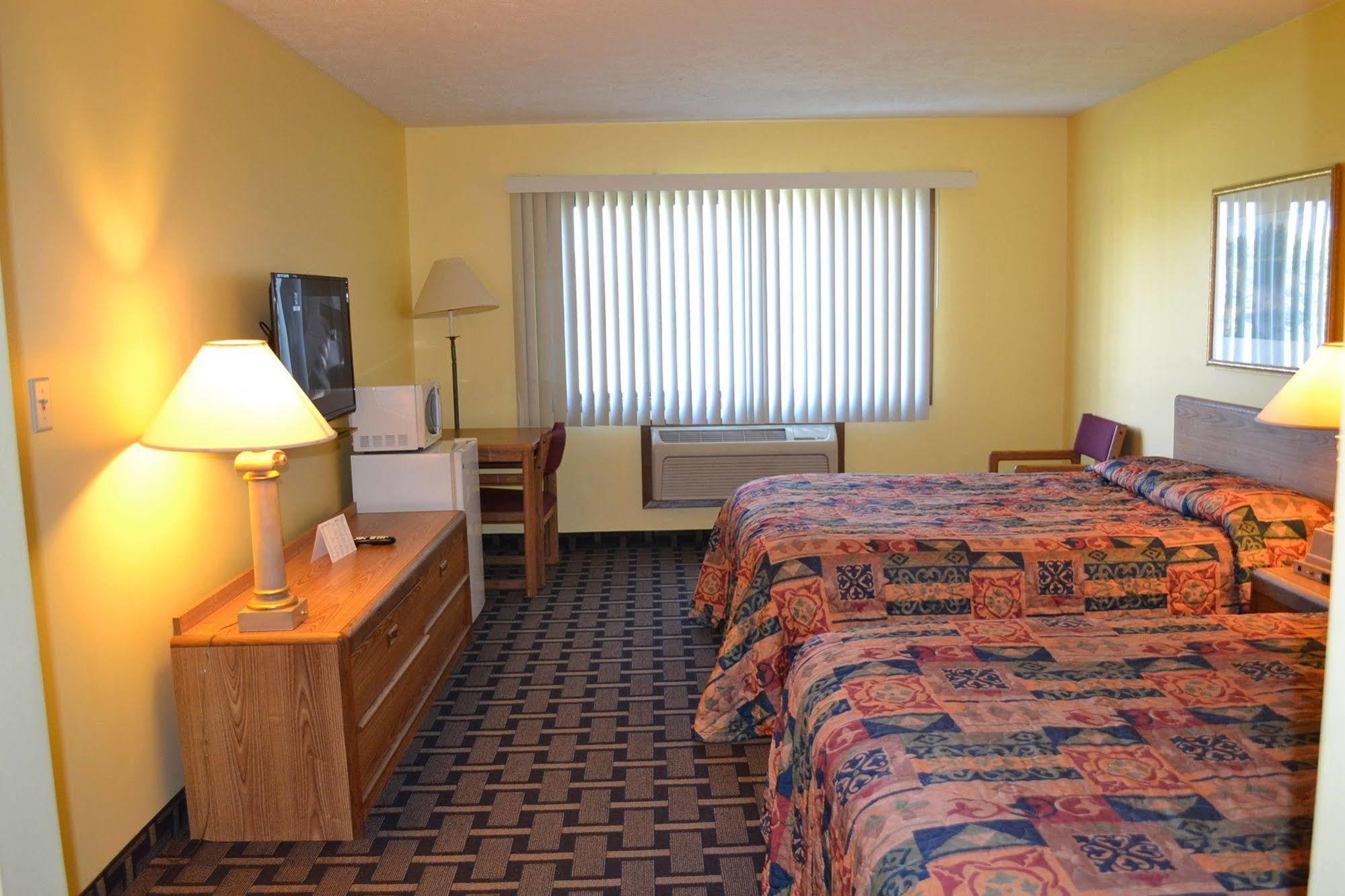 Sky Lodge Inn & Suites - Delavan Extérieur photo