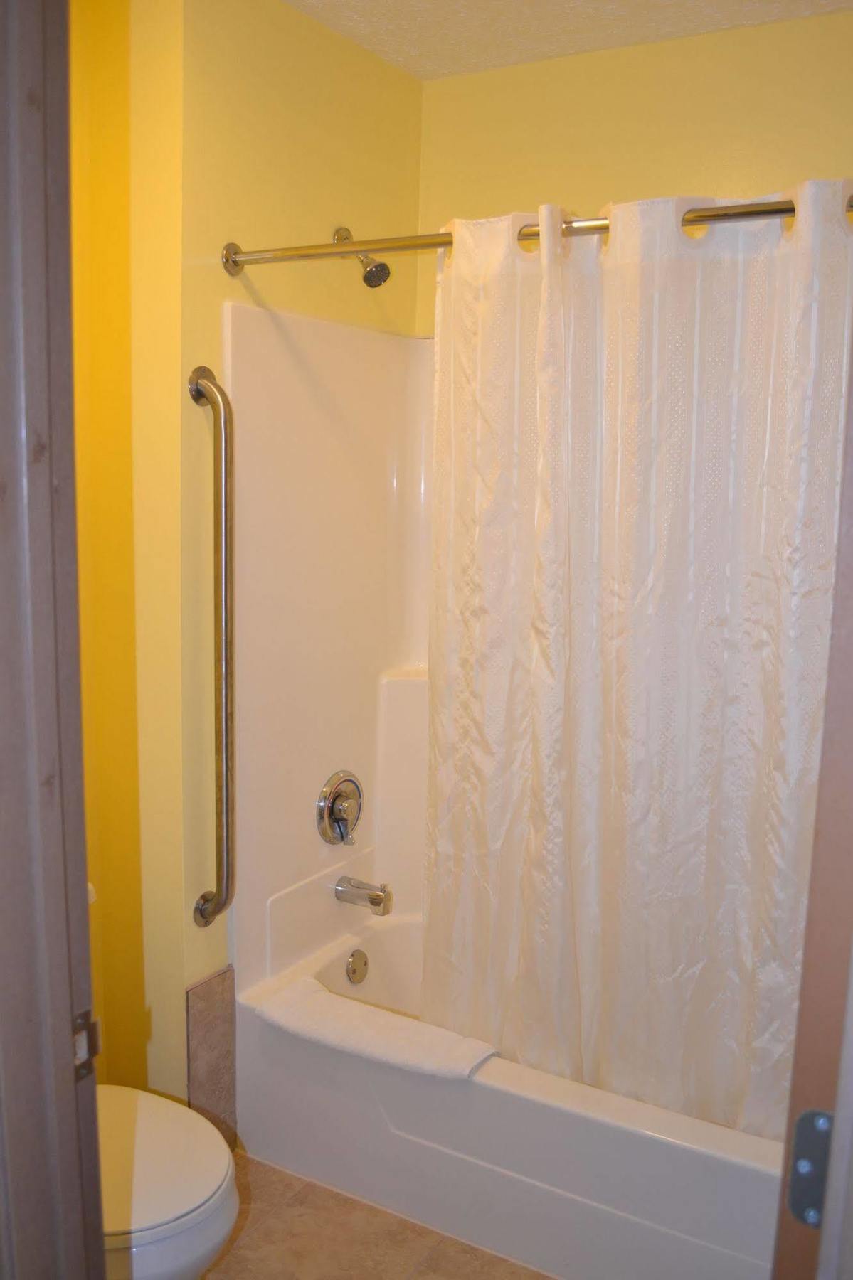 Sky Lodge Inn & Suites - Delavan Extérieur photo
