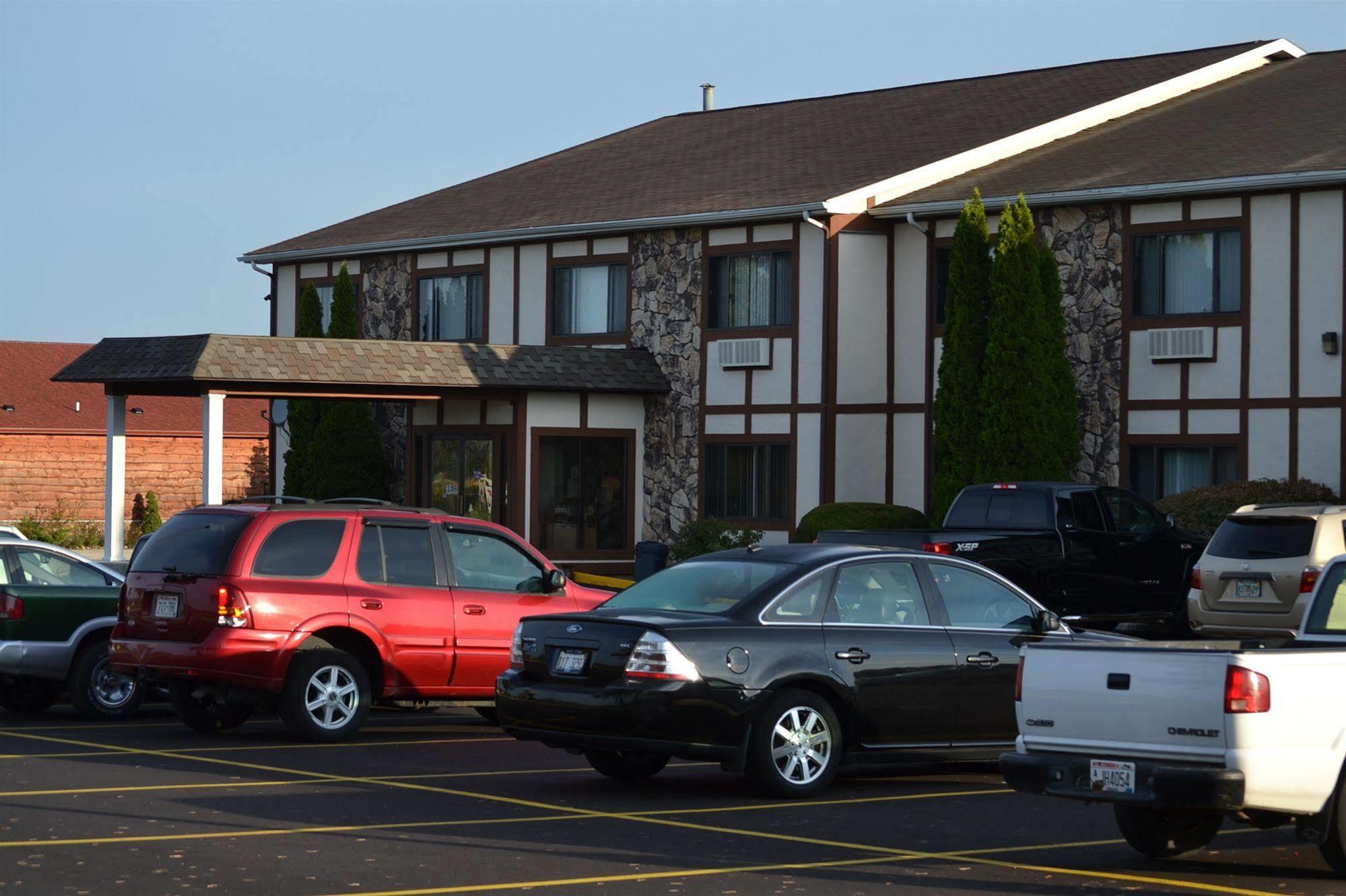 Sky Lodge Inn & Suites - Delavan Extérieur photo