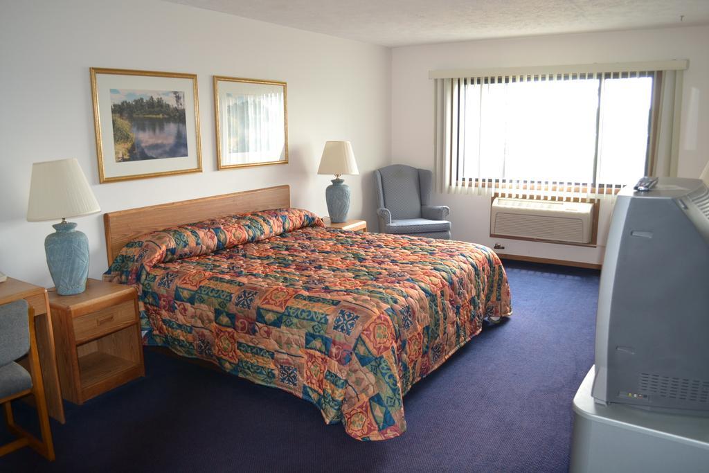 Sky Lodge Inn & Suites - Delavan Extérieur photo